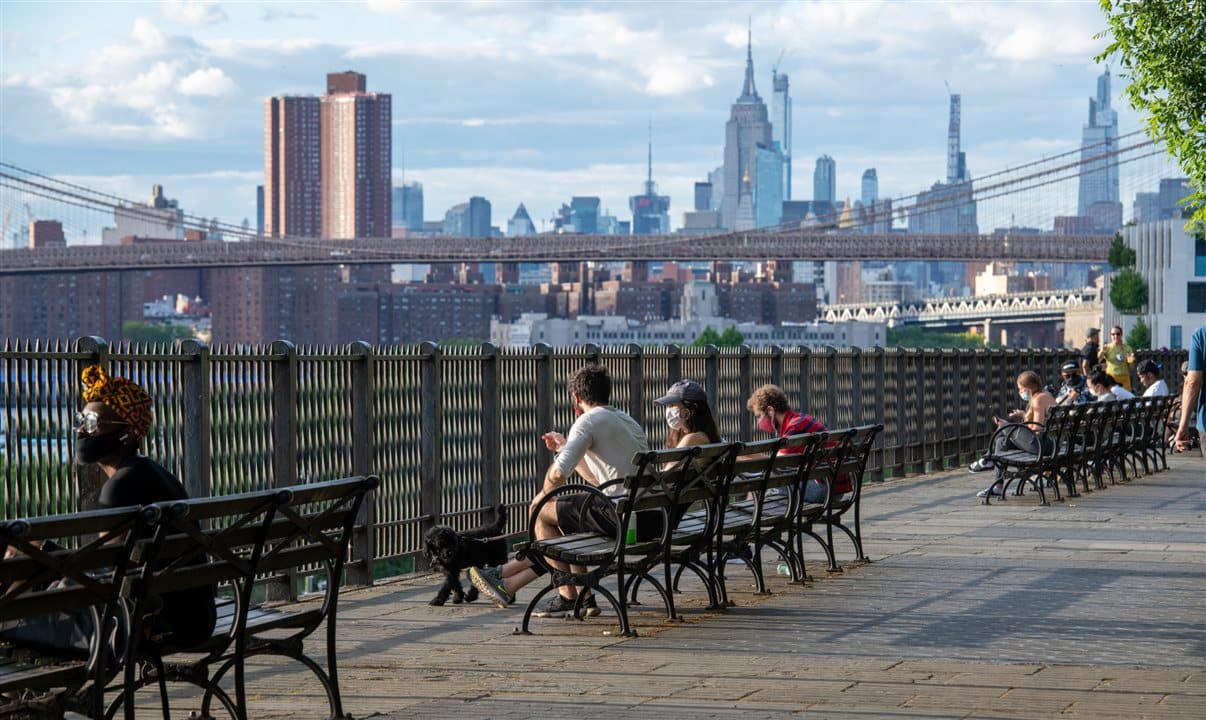 Nova York vacina setenta por cento da população