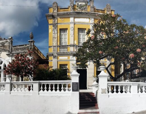 Aberta exposição ‘João Pessoa em linhas e cores’ no Hotel Globo