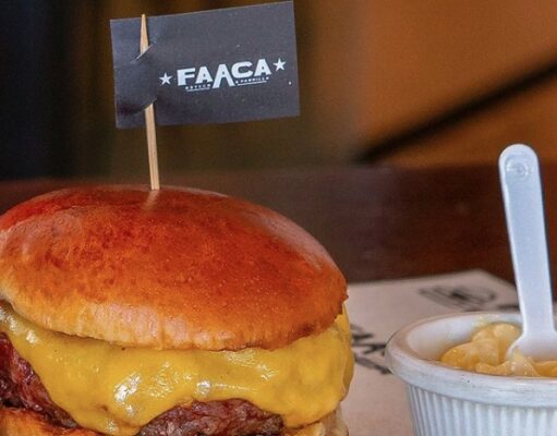 Chopp Debron e carnes nobres: conheça o happy hour do Faaca