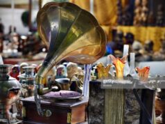 Feira de Antiguidades no LivMall será aberta neste sábado, 10