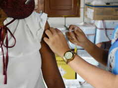 Vacinação para Covid segue com Pfizer baby e pediátrica