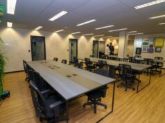 Coworking YouBe Offices tem salas privativas e londge
