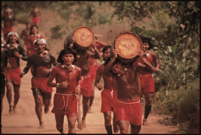 Corrida-de-Tora-de-Buriti.-Participantes-Buriti-Bull-Race.-Participants-Adrelino-A-Oiwe-Joao-de-Deus-Wairire'u-Tito-Abdzu (1)