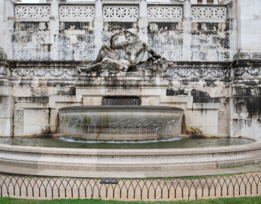 Bulgari patrocina restauração de esculturas em Roma