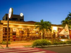 Canoa dos Camarões: happy hour com vista para o mar, em Manaíra