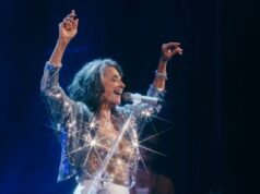 Simone se apresenta no Intermares Hall