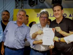 Governador da Paraíba anuncia medidas em prol da produção de cachaça