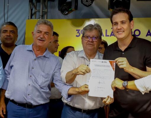 Governador da Paraíba anuncia medidas em prol da produção de cachaça