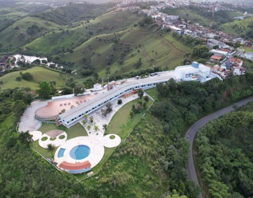 Festival das Flôres inaugura Hotel Bruxaxá, em Areia