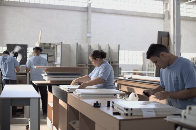 Um-exemplo-desse-movimento-e-a-ESSANTO-fabrica-de-moveis-sob-medida-do-Grupo-OFFICINA-que-atua-ha-quase-tres-decadas-no-setor