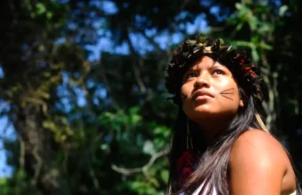 Quantas línguas se fala no Brasil? indios 2333