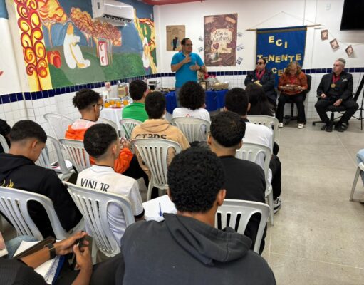 Projeto leva poesia para escolas e encontro com autores paraibanos poesia