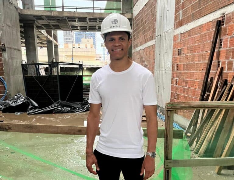 Douglas Santos, que está na Copa, é investidor do OMNI Life & Health douglas