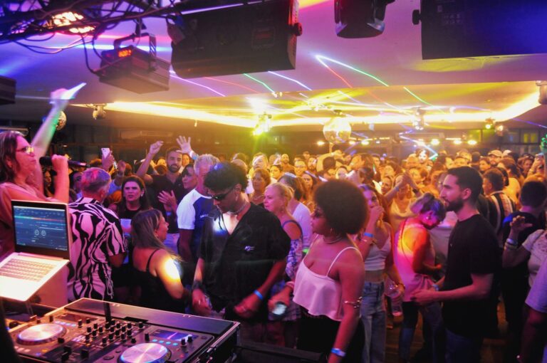 Assustado de Ruth Avelino celebra o vinil, nesta sexta, 10 assustado no clube cabo branco