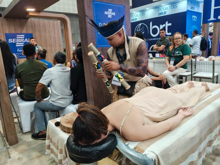 O que a Paraíba levou para a BTM: Espaço Sebrae mostrou turismo de experiências indígena potiguara e sua massoterapia